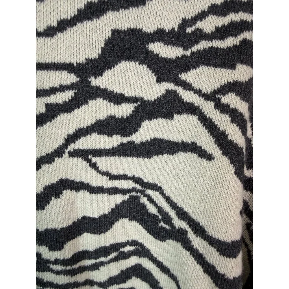 Daily Ritual Womens‎ Crewneck Sweater Animal Printed size Medium Outdoor Stretch